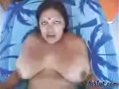Hot sexy indian aunty in saree