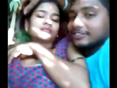 Desi girl sex with bf outdore